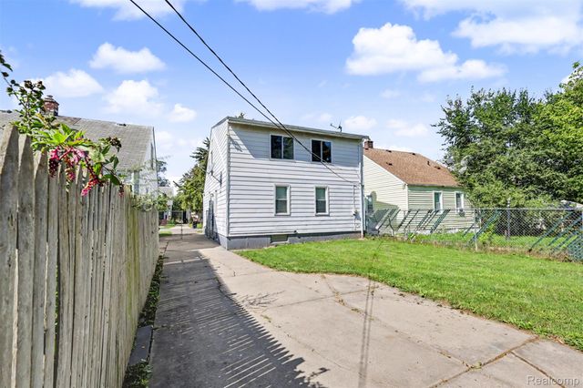 6436 Grandville Avenue, Detroit, MI 48228