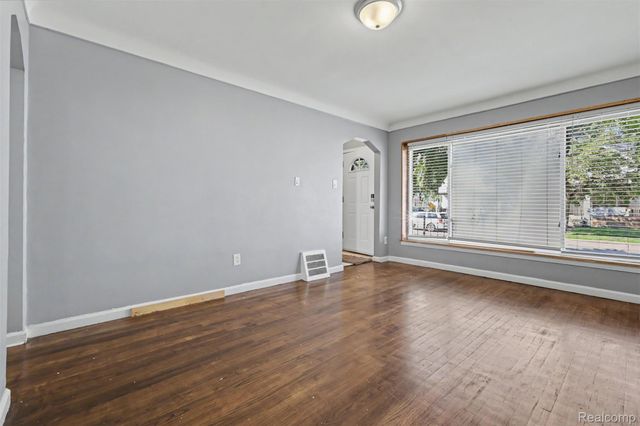 6436 Grandville Avenue, Detroit, MI 48228