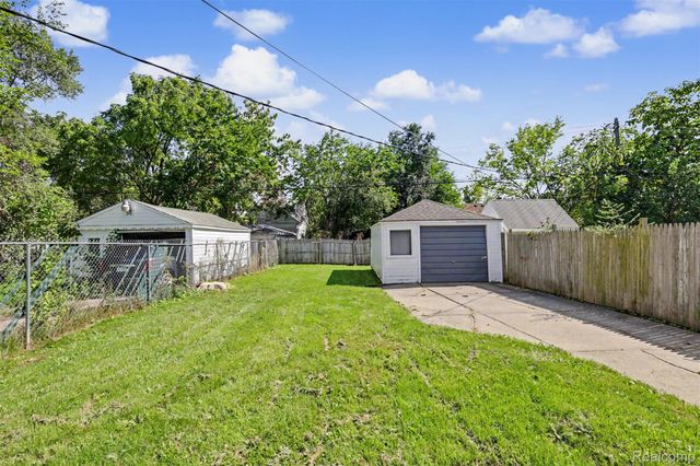 6436 Grandville Avenue, Detroit, MI 48228