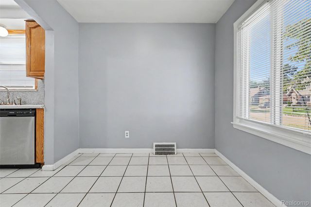 6436 Grandville Avenue, Detroit, MI 48228