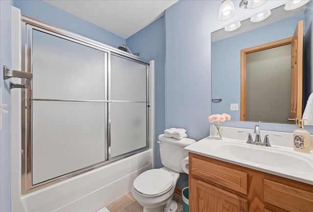 4910 CEDARBROOK Drive, Council Bluffs, IA 51503