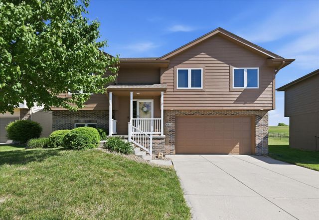 4910 CEDARBROOK Drive, Council Bluffs, IA 51503