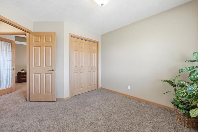 4910 CEDARBROOK Drive, Council Bluffs, IA 51503