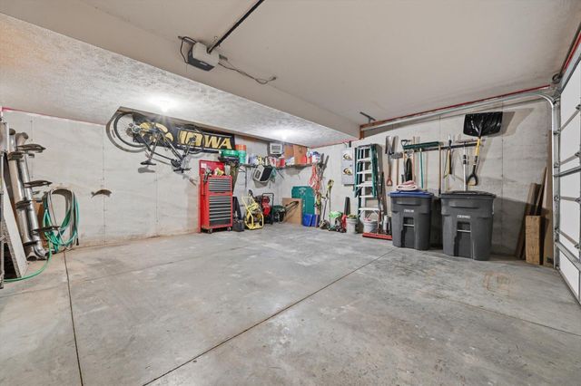 4910 CEDARBROOK Drive, Council Bluffs, IA 51503