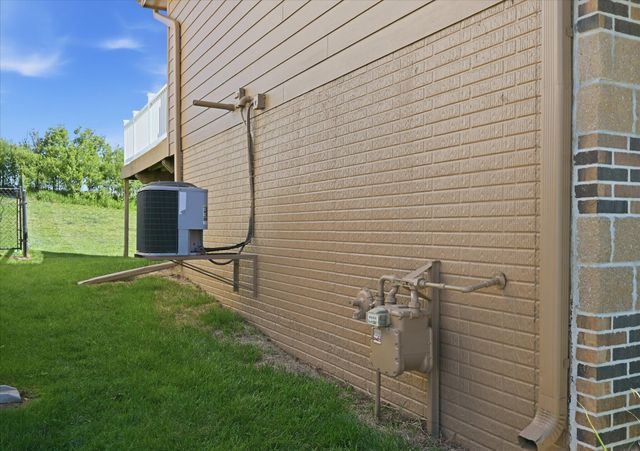 4910 CEDARBROOK Drive, Council Bluffs, IA 51503