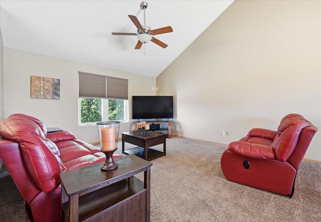 4910 CEDARBROOK Drive, Council Bluffs, IA 51503