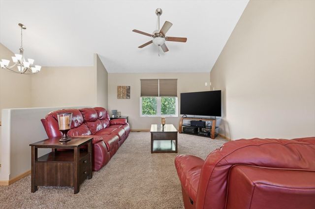 4910 CEDARBROOK Drive, Council Bluffs, IA 51503