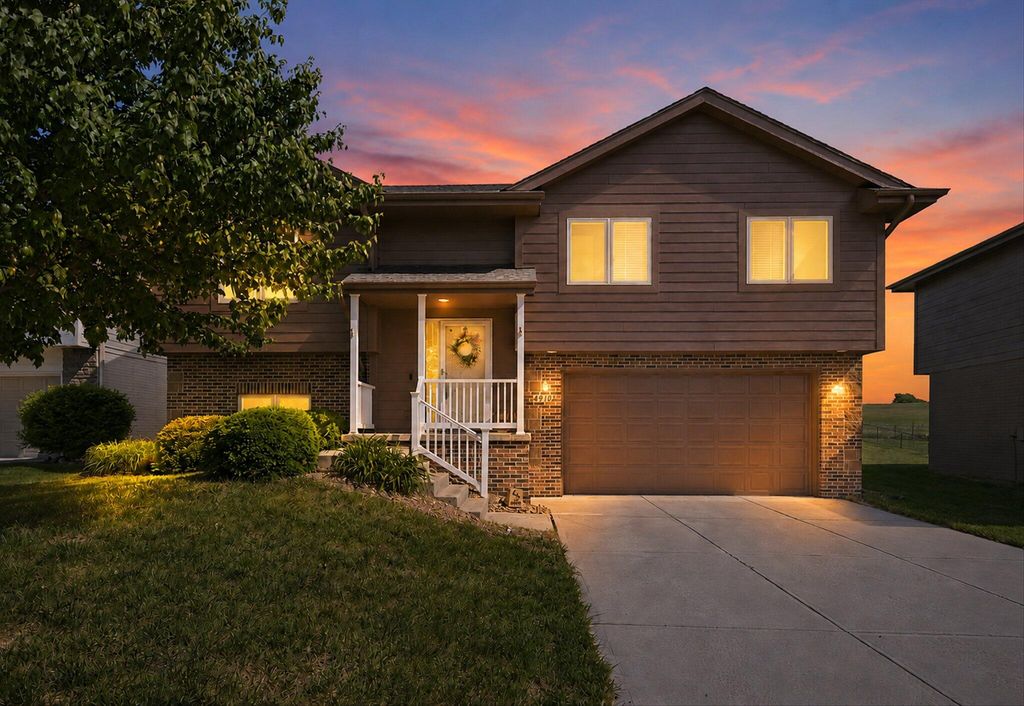 4910 CEDARBROOK Drive, Council Bluffs, IA 51503