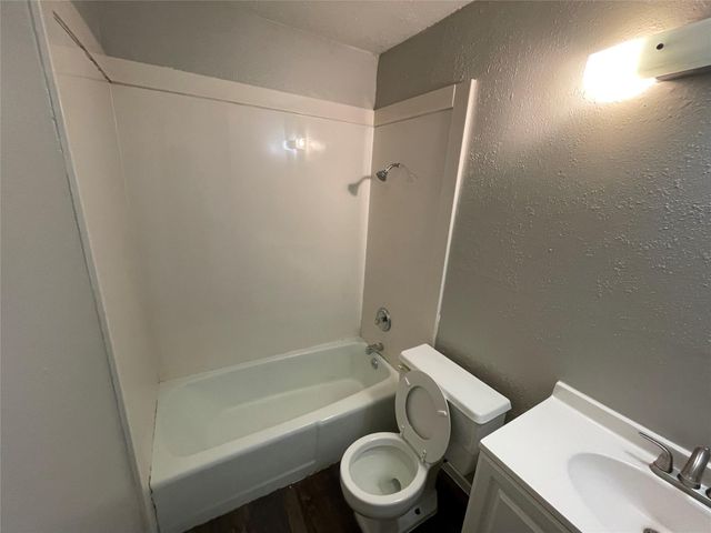 5806 Emerald Forest DR A, Austin, TX 78745