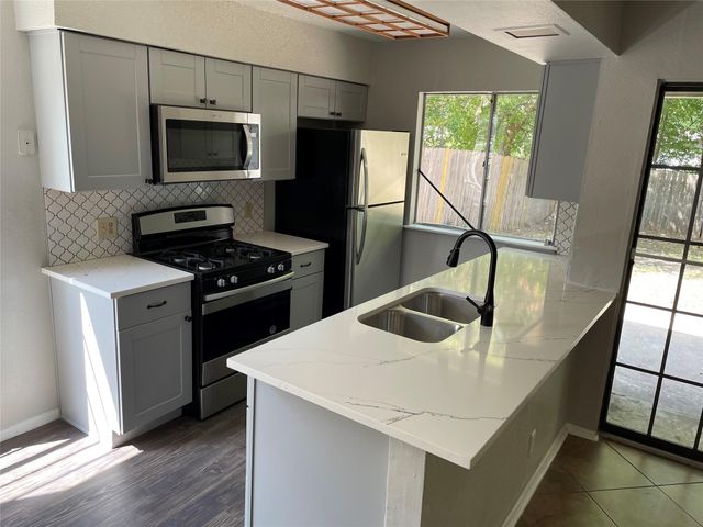 5806 Emerald Forest DR A, Austin, TX 78745