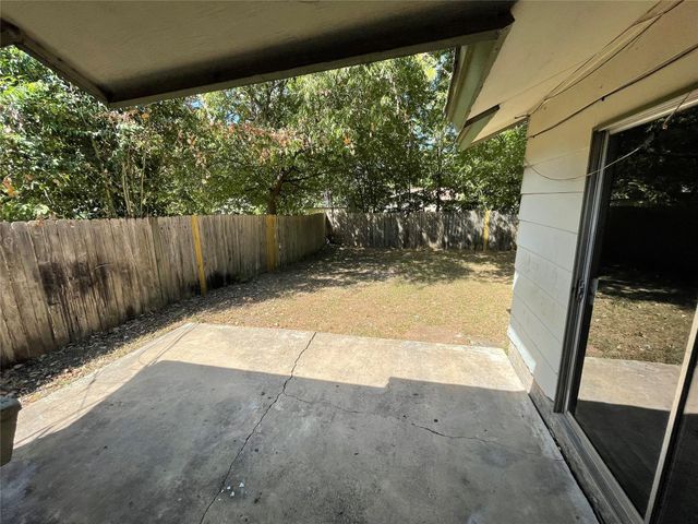 5806 Emerald Forest DR A, Austin, TX 78745