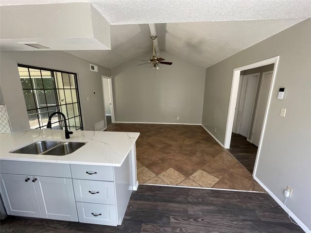 5806 Emerald Forest DR A, Austin, TX 78745