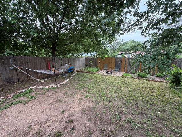 5806 Emerald Forest DR A, Austin, TX 78745