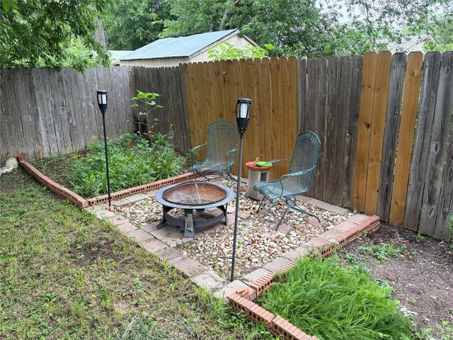 5806 Emerald Forest DR A, Austin, TX 78745