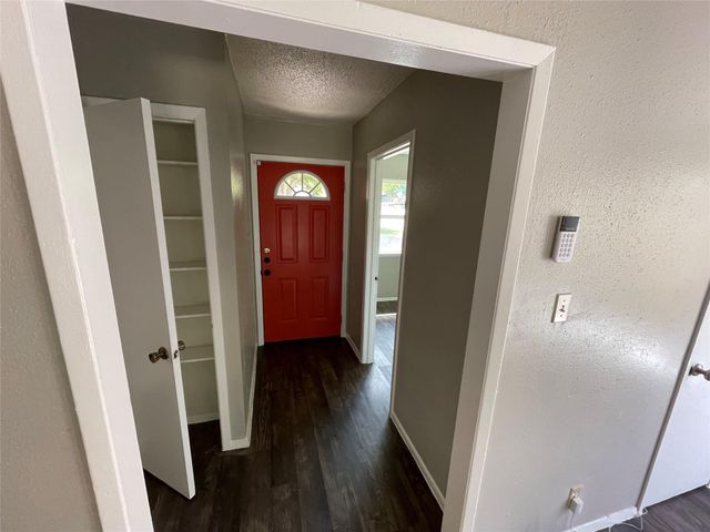 5806 Emerald Forest DR A, Austin, TX 78745