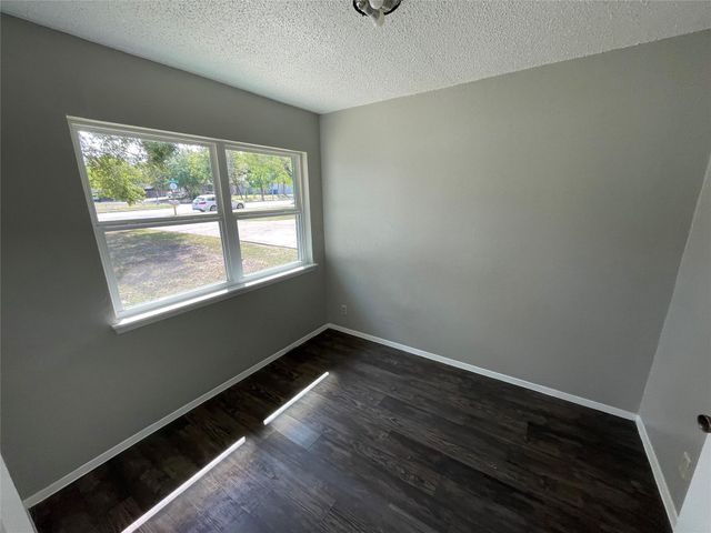 5806 Emerald Forest DR A, Austin, TX 78745