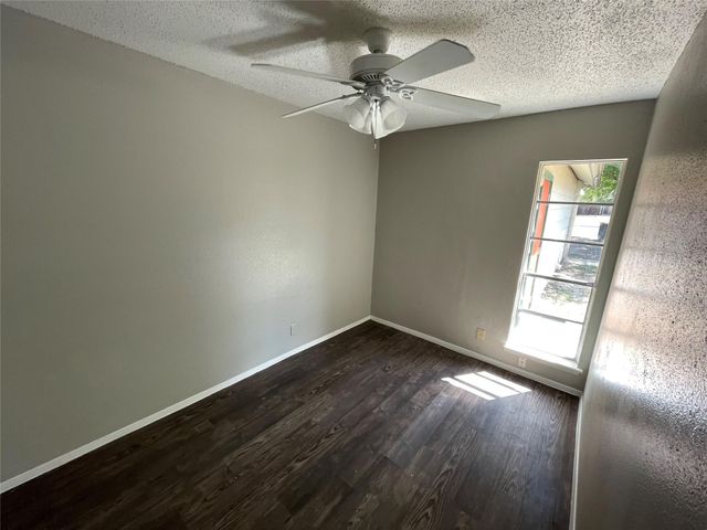 5806 Emerald Forest DR A, Austin, TX 78745