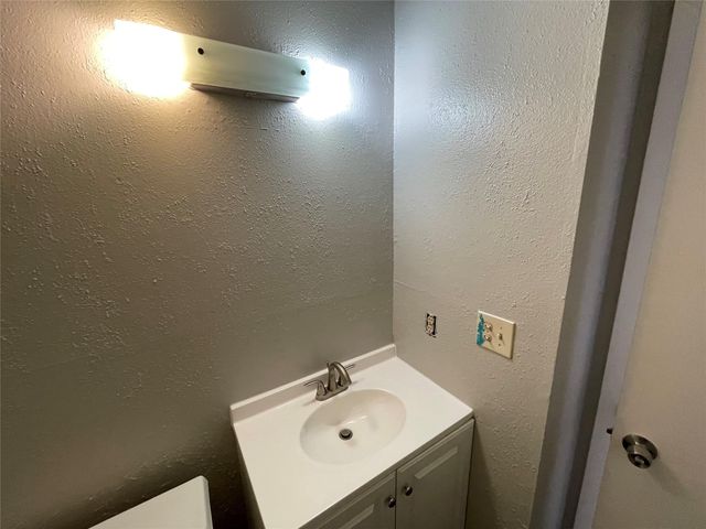 5806 Emerald Forest DR A, Austin, TX 78745