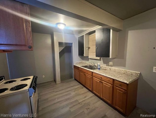 9940 Vaughan Street, Detroit, MI 48228