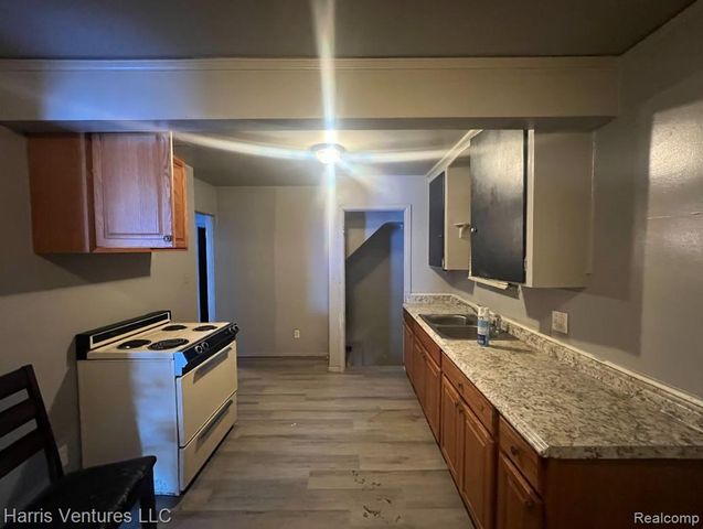 9940 Vaughan Street, Detroit, MI 48228