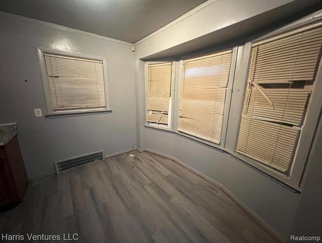 9940 Vaughan Street, Detroit, MI 48228