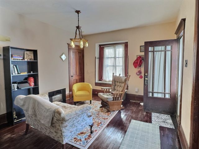 211 Allison St, Newton, KS 67114