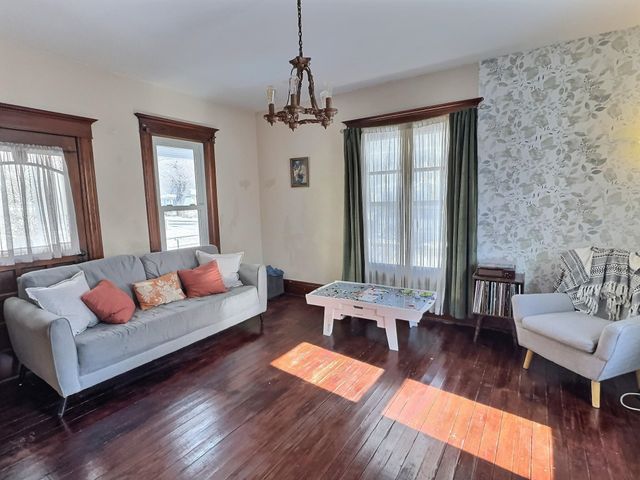 211 Allison St, Newton, KS 67114