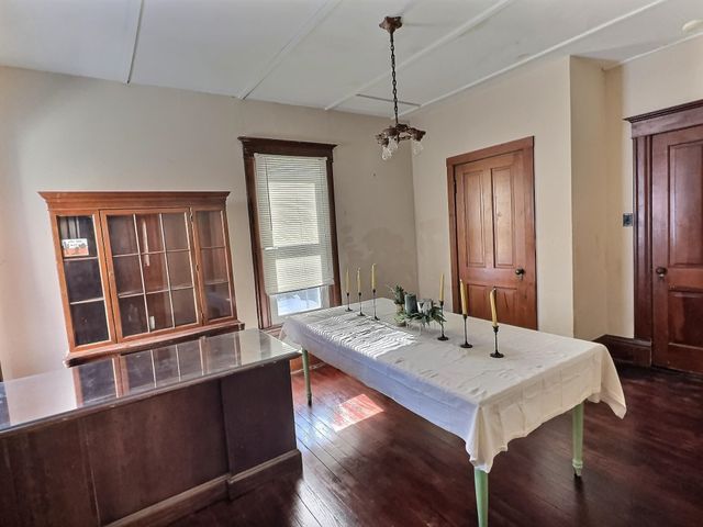 211 Allison St, Newton, KS 67114