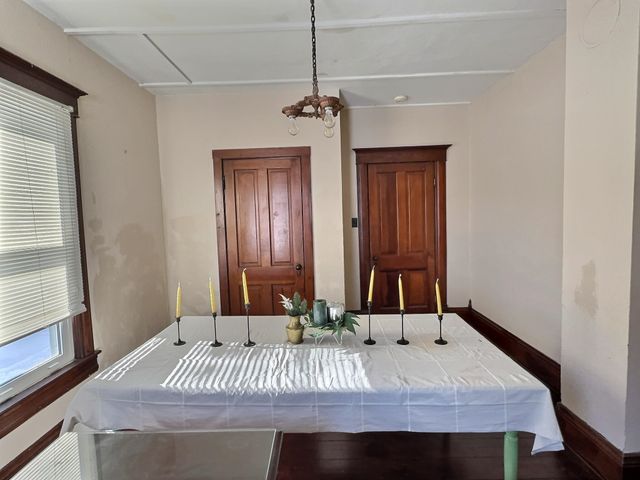 211 Allison St, Newton, KS 67114