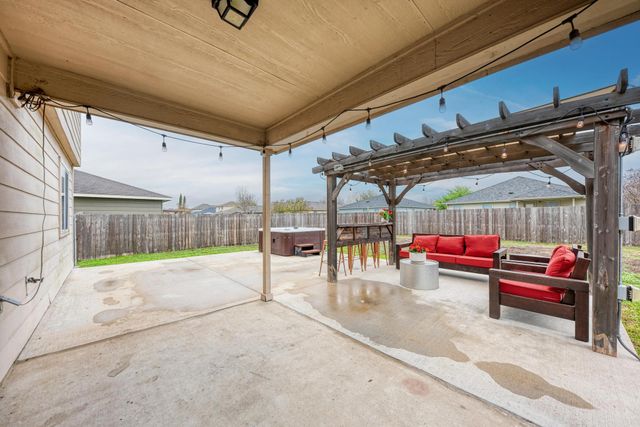 115 Camellia DR, Hutto, TX 78634