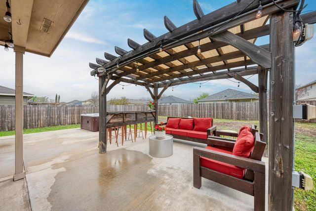 115 Camellia DR, Hutto, TX 78634