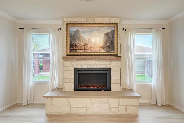 115 Camellia DR, Hutto, TX 78634