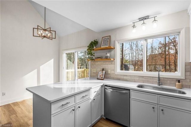 976 Chatfield Drive, Jamestown, NC 27282