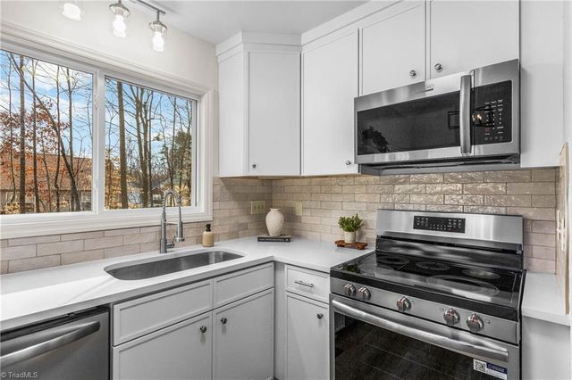 976 Chatfield Drive, Jamestown, NC 27282