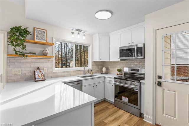 976 Chatfield Drive, Jamestown, NC 27282