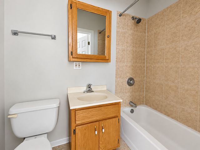 5459 S Everett Avenue 1B, Chicago, IL 60615