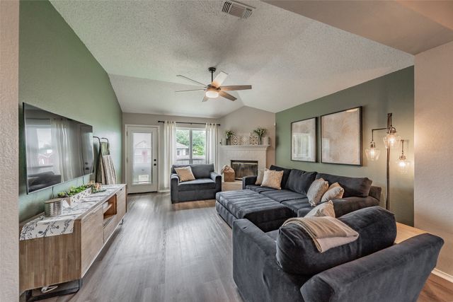7000 Rovato Drive, Arlington, TX 76001