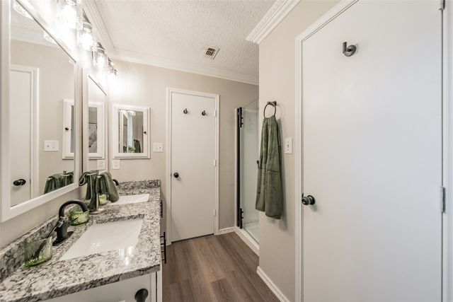 7000 Rovato Drive, Arlington, TX 76001