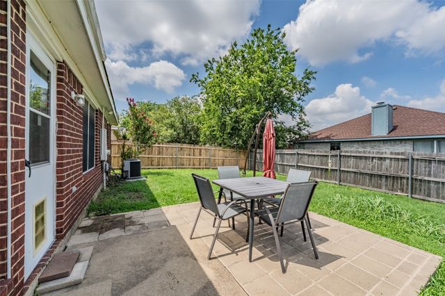 7000 Rovato Drive, Arlington, TX 76001