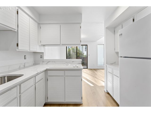 3676 SPRING Ln, Lake Oswego, OR 97035