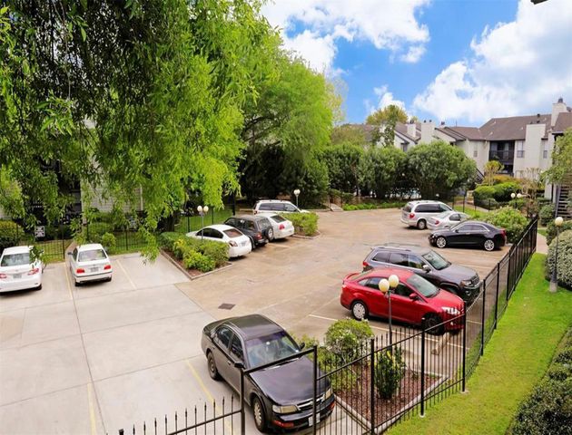 9009 Richmond Avenue 711, Houston, TX 77063