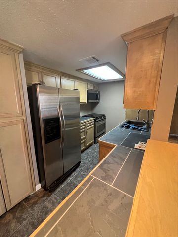 9009 Richmond Avenue 711, Houston, TX 77063