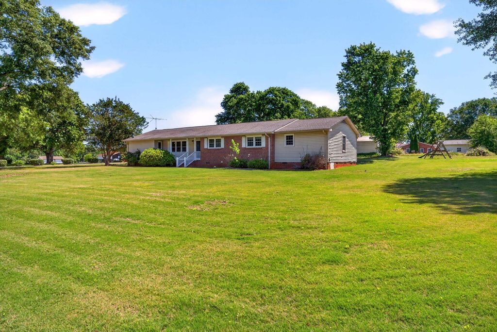 111 Highland Acres Drive, Boiling Springs, SC 29316
