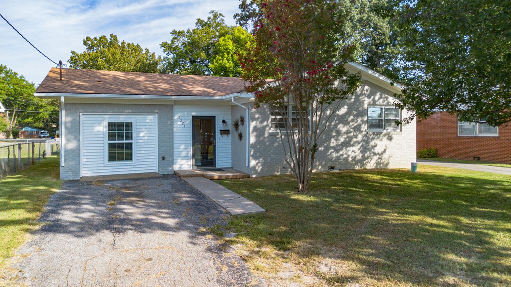 2221 Clay Street, Paducah, KY 42001