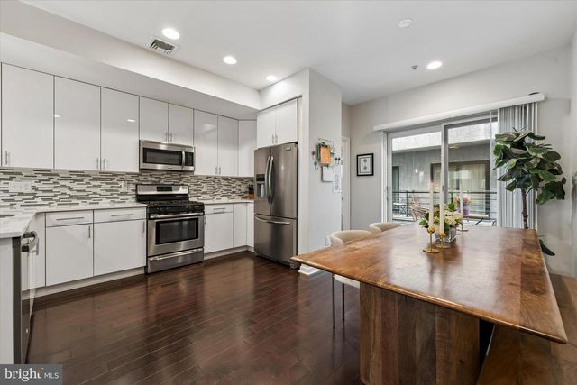 1329 N HOWARD ST, Philadelphia, PA 19122