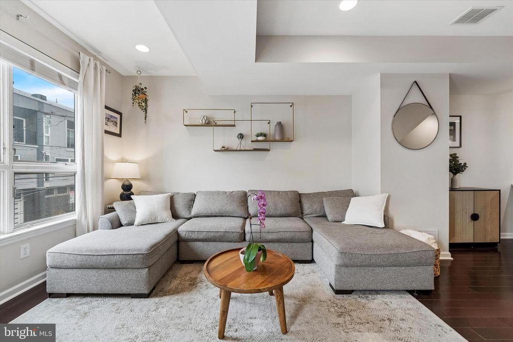 1329 N HOWARD ST, Philadelphia, PA 19122