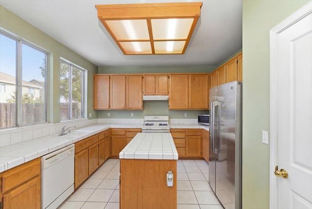 8283 Glencannon Way, Elk Grove, CA 95624