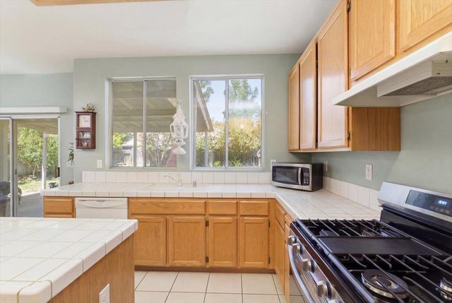 8283 Glencannon Way, Elk Grove, CA 95624