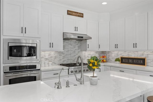 19 Crestview Drive, Rancho Santa Margarita, CA 92688