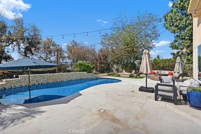 19 Crestview Drive, Rancho Santa Margarita, CA 92688